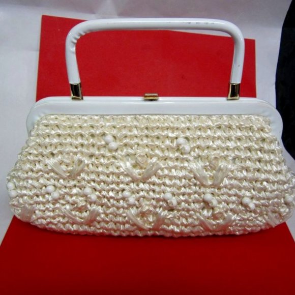 VINTAGE 50'S IVORY CROCHETED STRAW SMALL BAG W/METAL PAINTED HANDLE , VERY RETRO - Picture 1 of 11